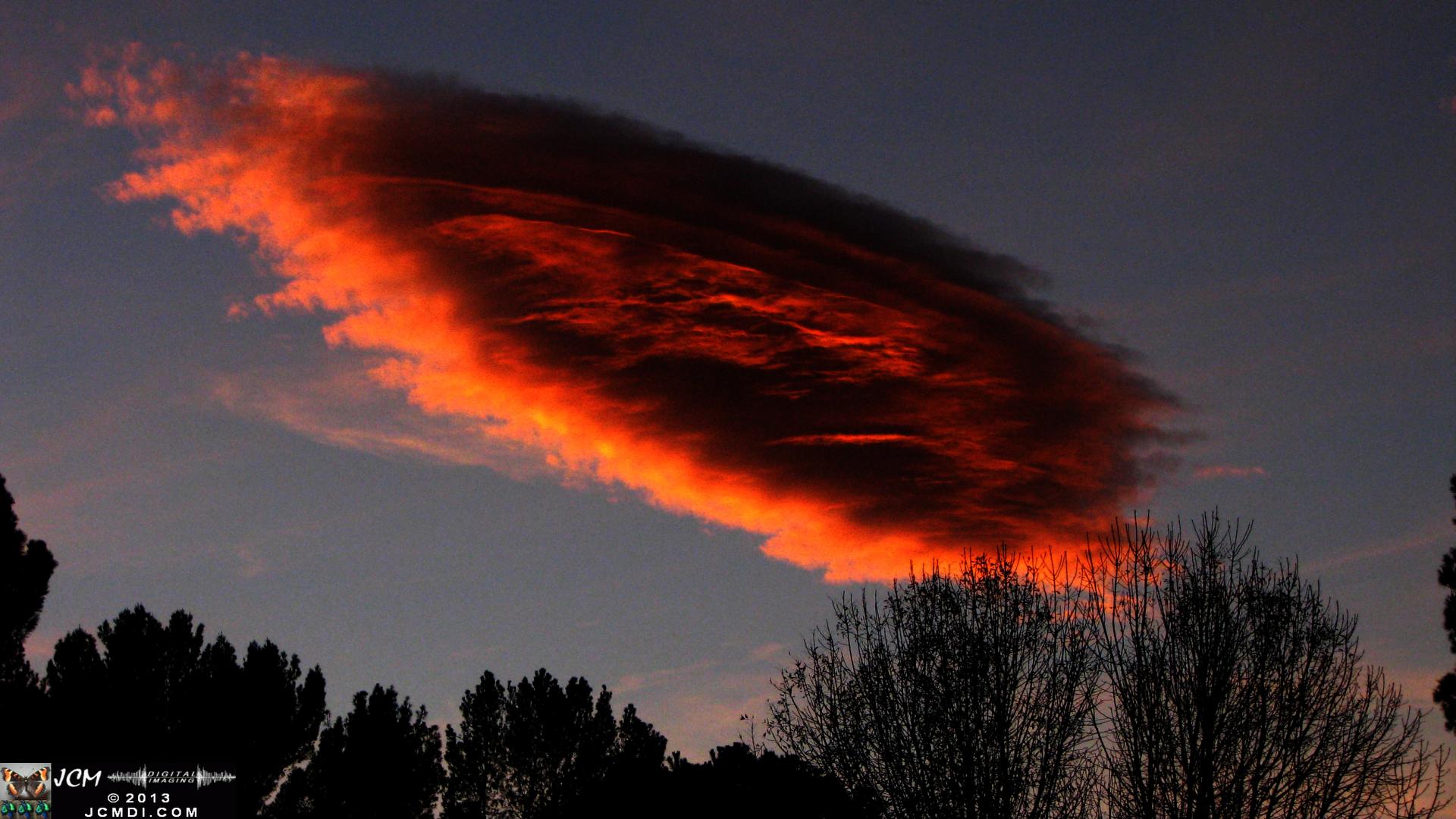 1-11-2008 Amazing UFO Lenticular cloud sunset with great under-lighting